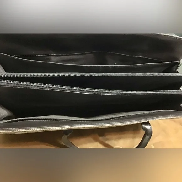 Gucci Bags - Picture 14 of 16